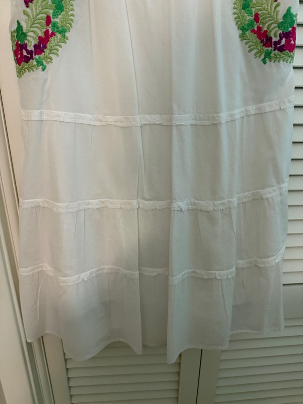 Embroidery flutter sleeve dress - Picture 4 of 5